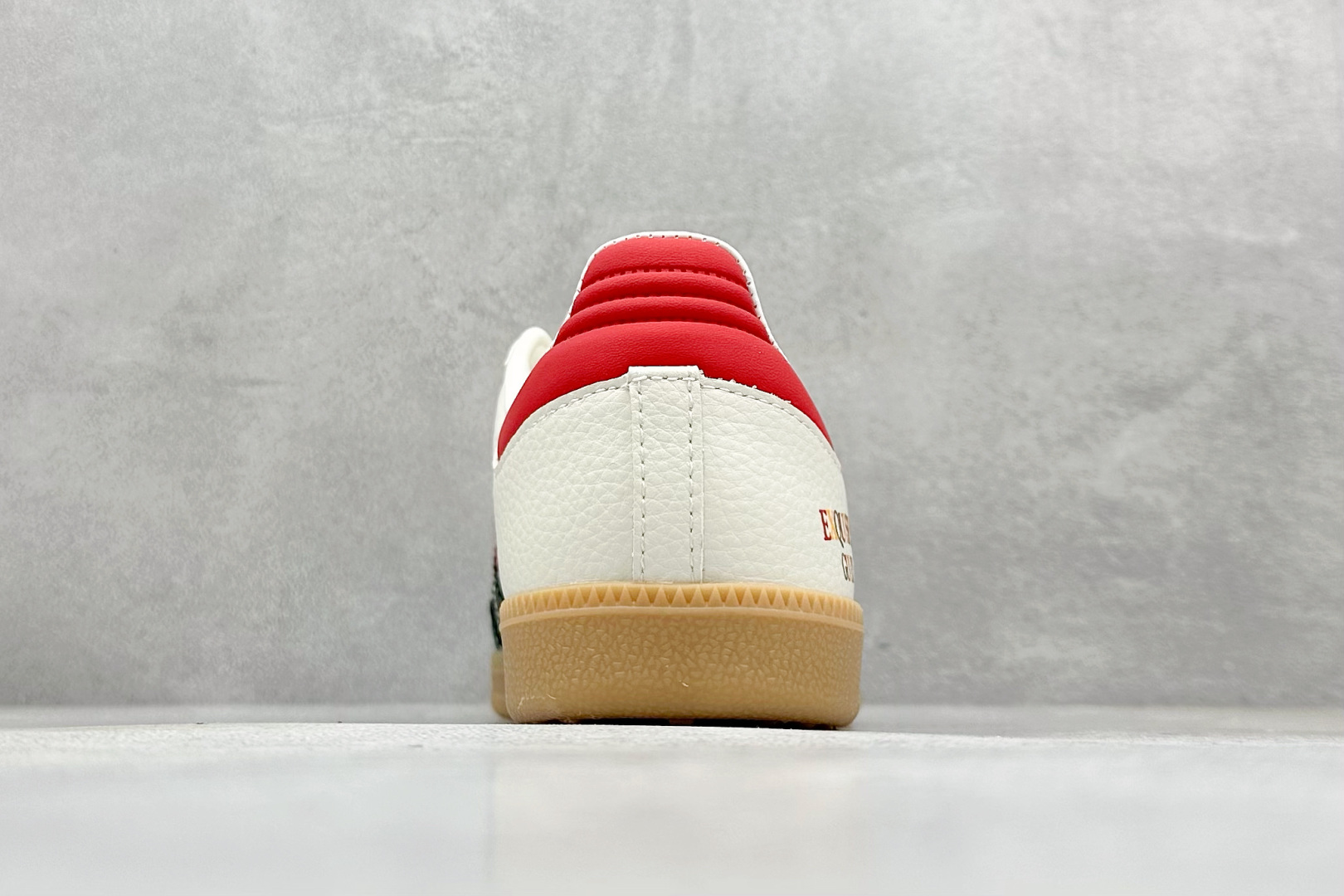 adidoriginals Samba x GUCCI 绿白红 桑巴舞系列复古经典轻便板鞋 DB0001