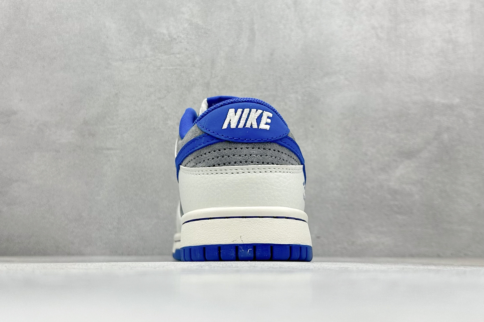 Nike SB Dunk Low “巴黎世家联名---白灰蓝钩”高端定制 低帮休闲板鞋 FX1588-314