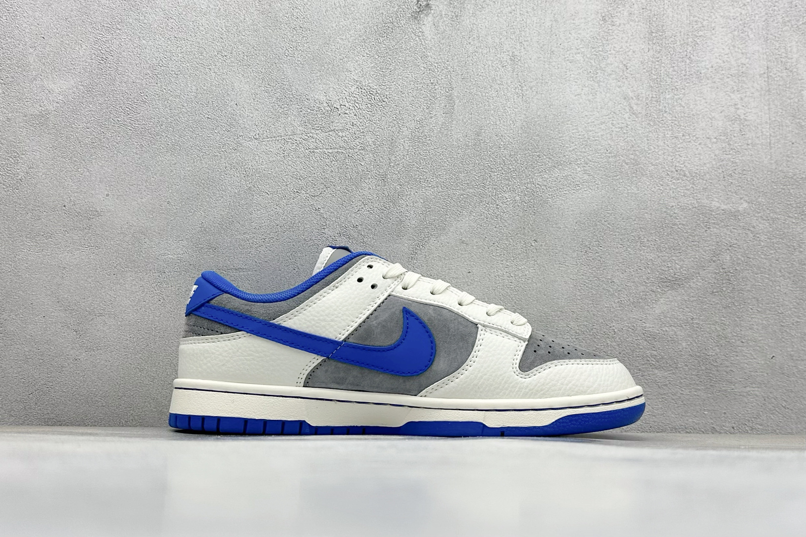 Nike SB Dunk Low “巴黎世家联名---白灰蓝钩”高端定制 低帮休闲板鞋 FX1588-314