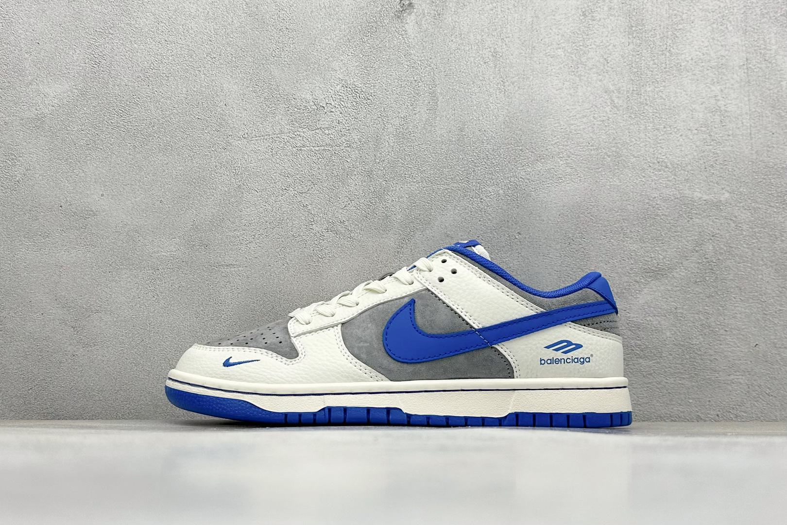Nike SB Dunk Low “巴黎世家联名—白灰蓝钩”高端定制 低帮休闲板鞋 FX1588-314