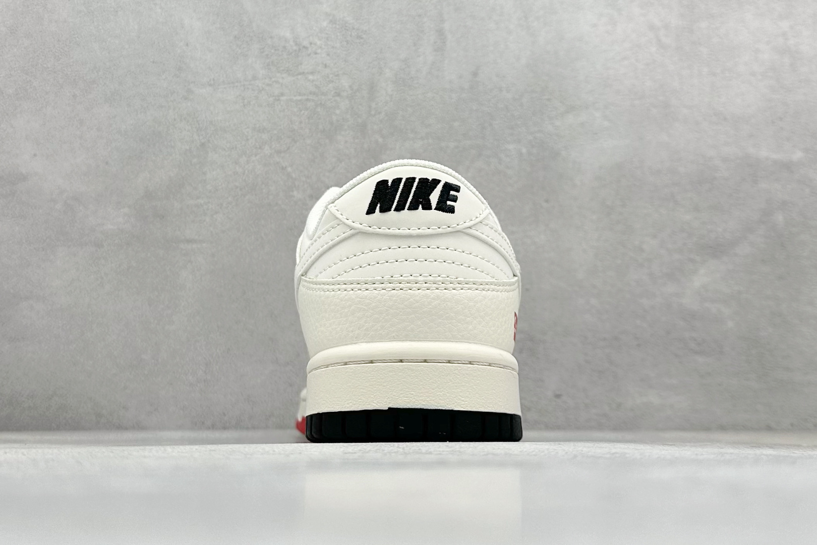 Nike SB Dunk Low Supreme联名 双拼米灰三勾 高端定制 低帮休闲板鞋 QW5836-010