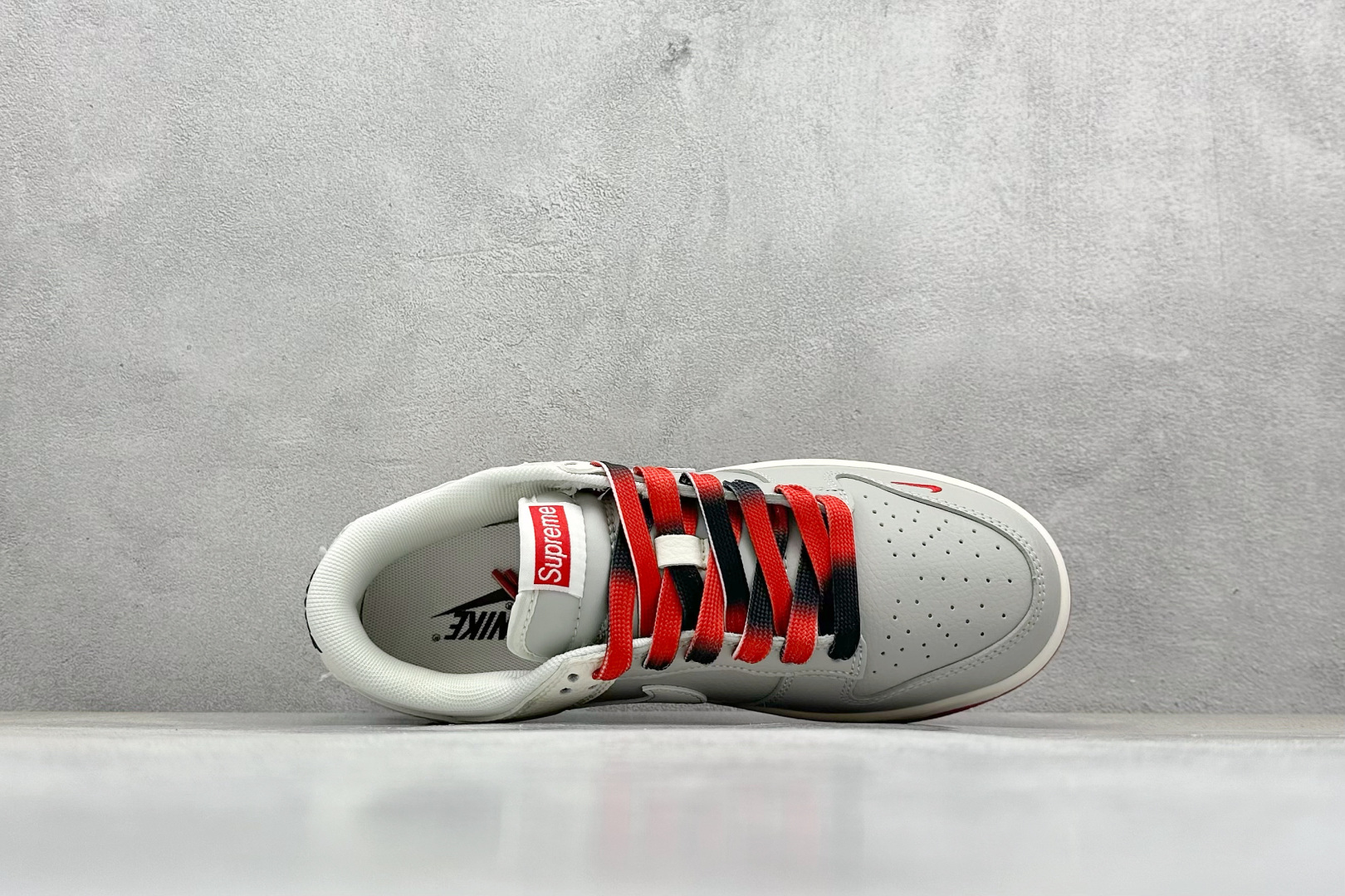 Nike SB Dunk Low Supreme联名 双拼米灰三勾 高端定制 低帮休闲板鞋 QW5836-010
