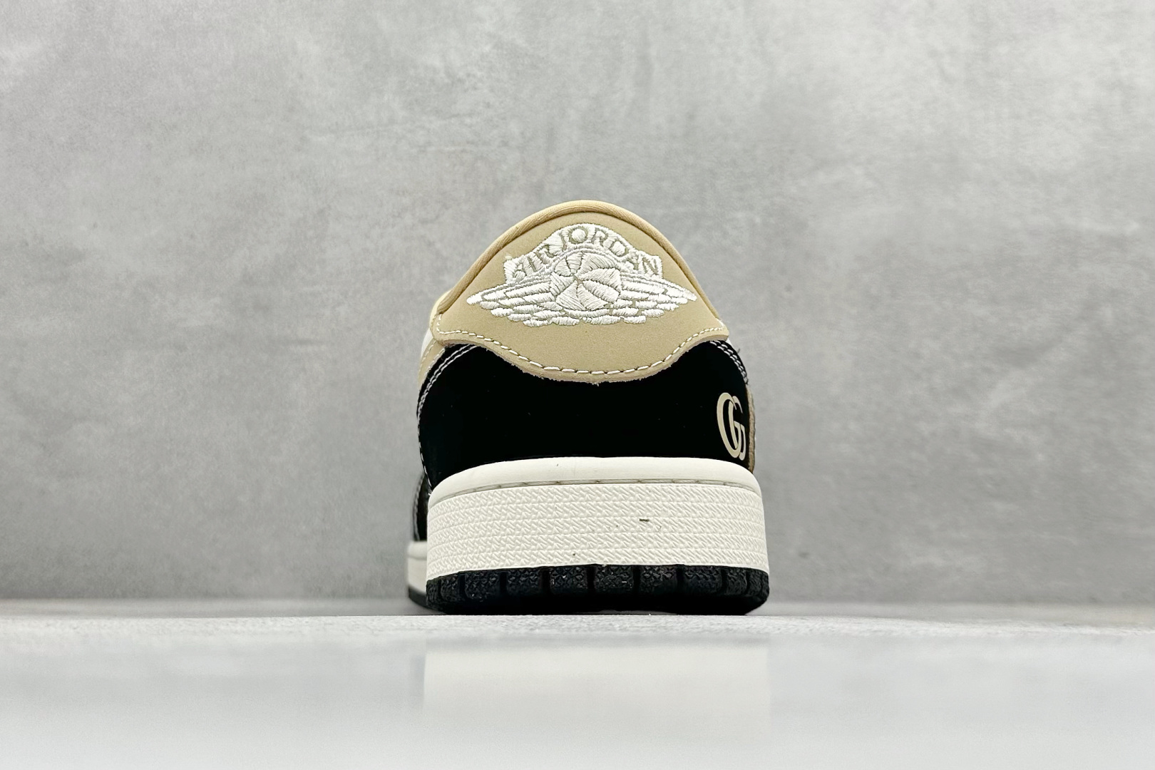 Travis Scott x Nike Air Jordan 1 Low x GUCCI Air Jordan 1 Low 反转黑白倒钩 XB1979-014