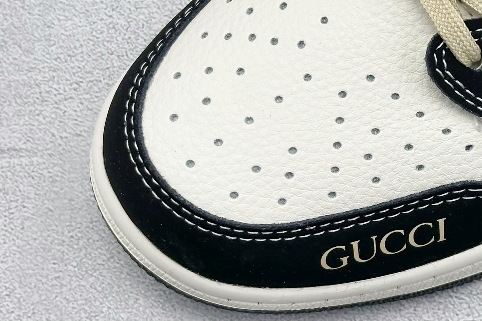 Travis Scott x Nike Air Jordan 1 Low x GUCCI Air Jordan 1 Low 反转黑白倒钩 XB1979-014