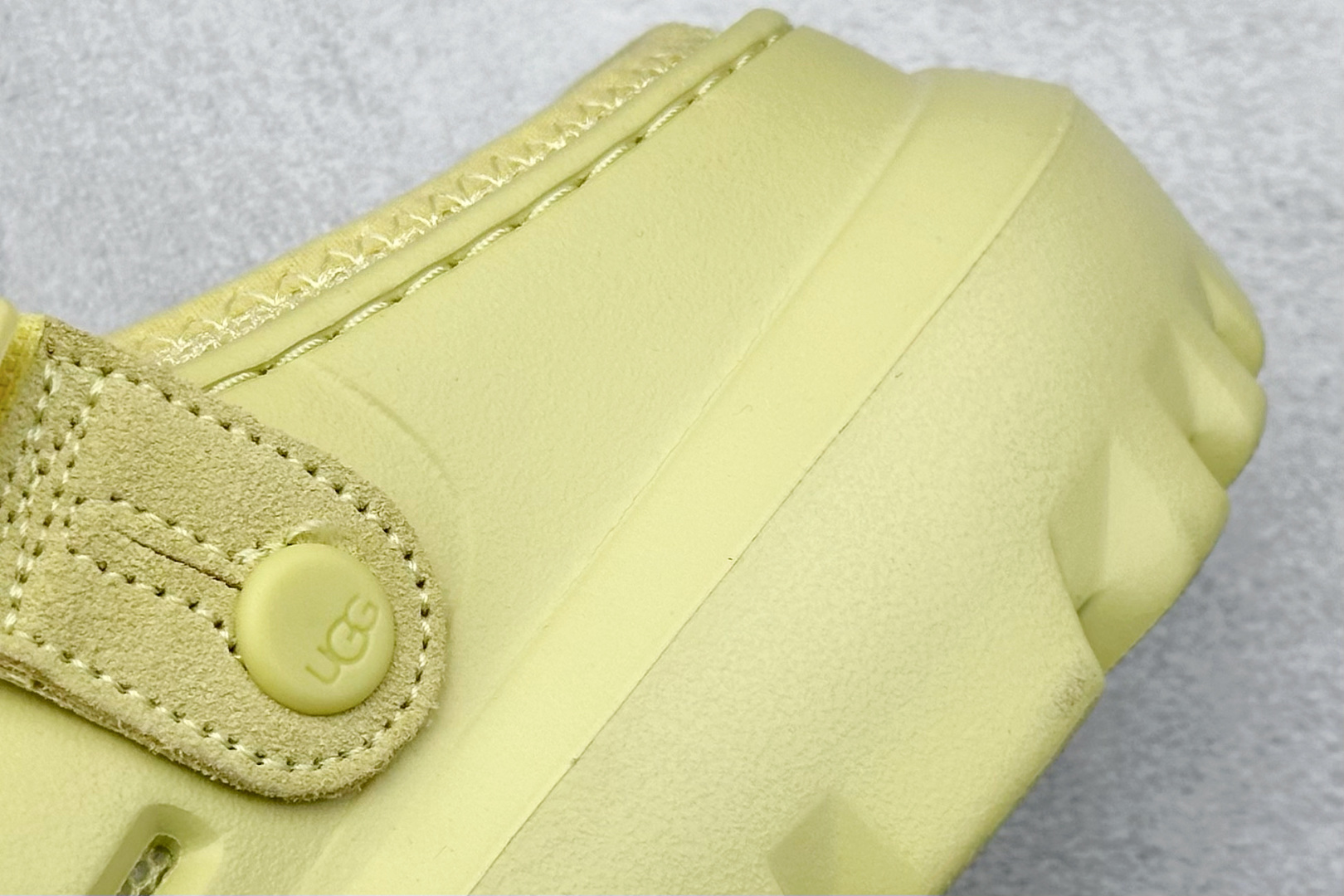 XD版UGG GoldenGlow Slide 简约时尚 EVA 防磨一脚蹬拖鞋 1166912