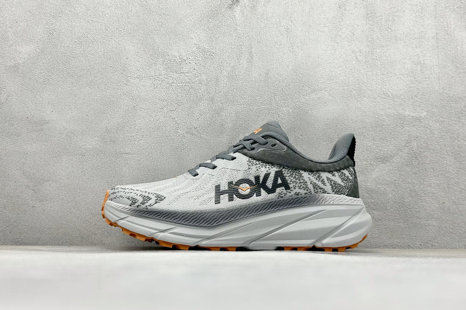 NO:341017,[Spot] Terminal store FS version HOKA ONE ONE Challenger ATR 7 running shoes series low top lightweight outdoor cross-country casual sports jogging shoes item number 1134499/HMCS code 27, sports shoes series, sneakers19860909【現貨】 终端放店 FS版HOKA ONE ONE Challenger ATR 7 跑鞋系列低帮轻量户外越野休闲运动慢跑鞋 货号1134499/HMCS 编码27,运动鞋系列,sneakers,Men's shoes