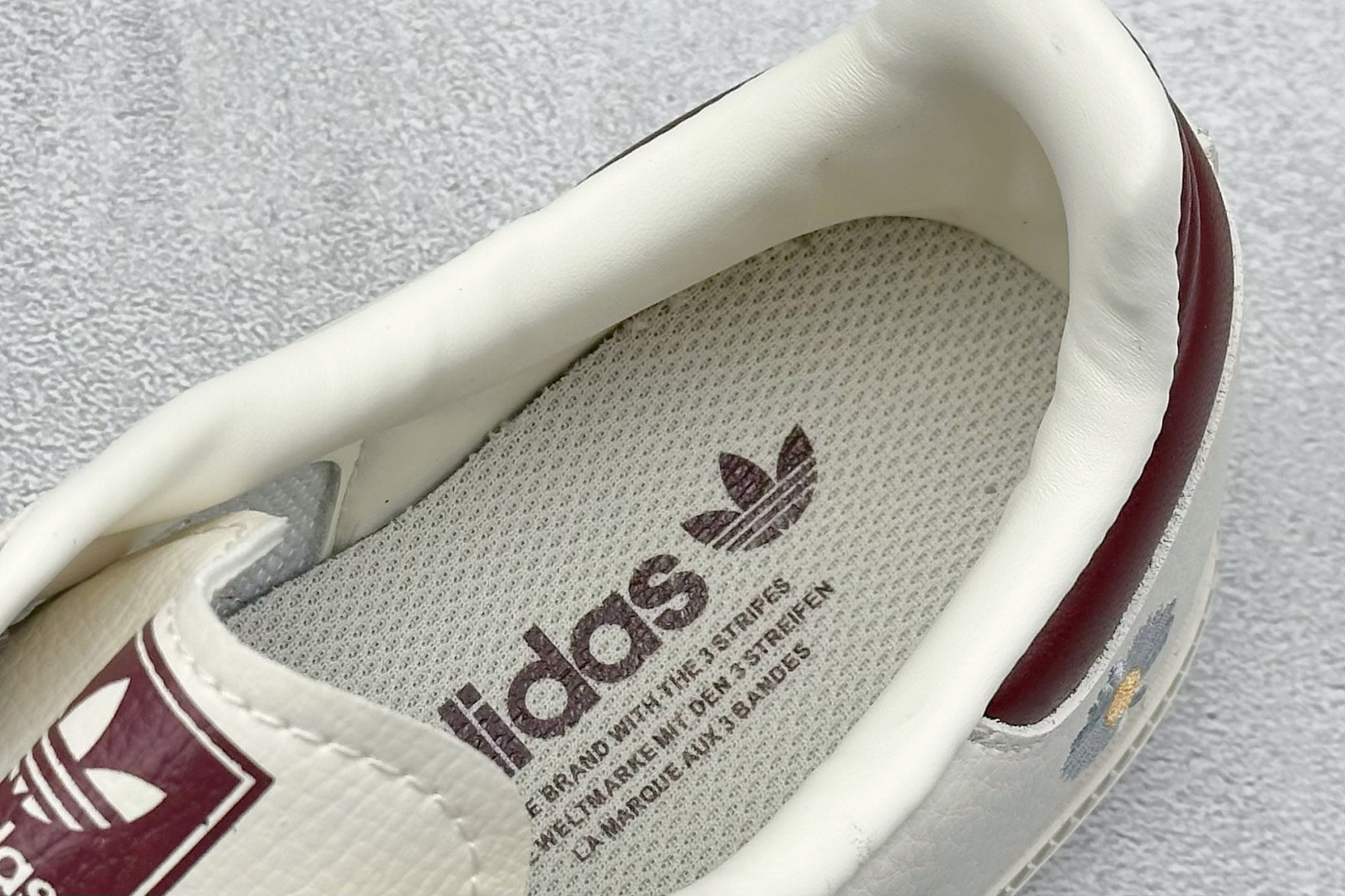 adidoriginals Samba 小雏菊 灰白 桑巴舞系列复古经典轻便板鞋 DX0009