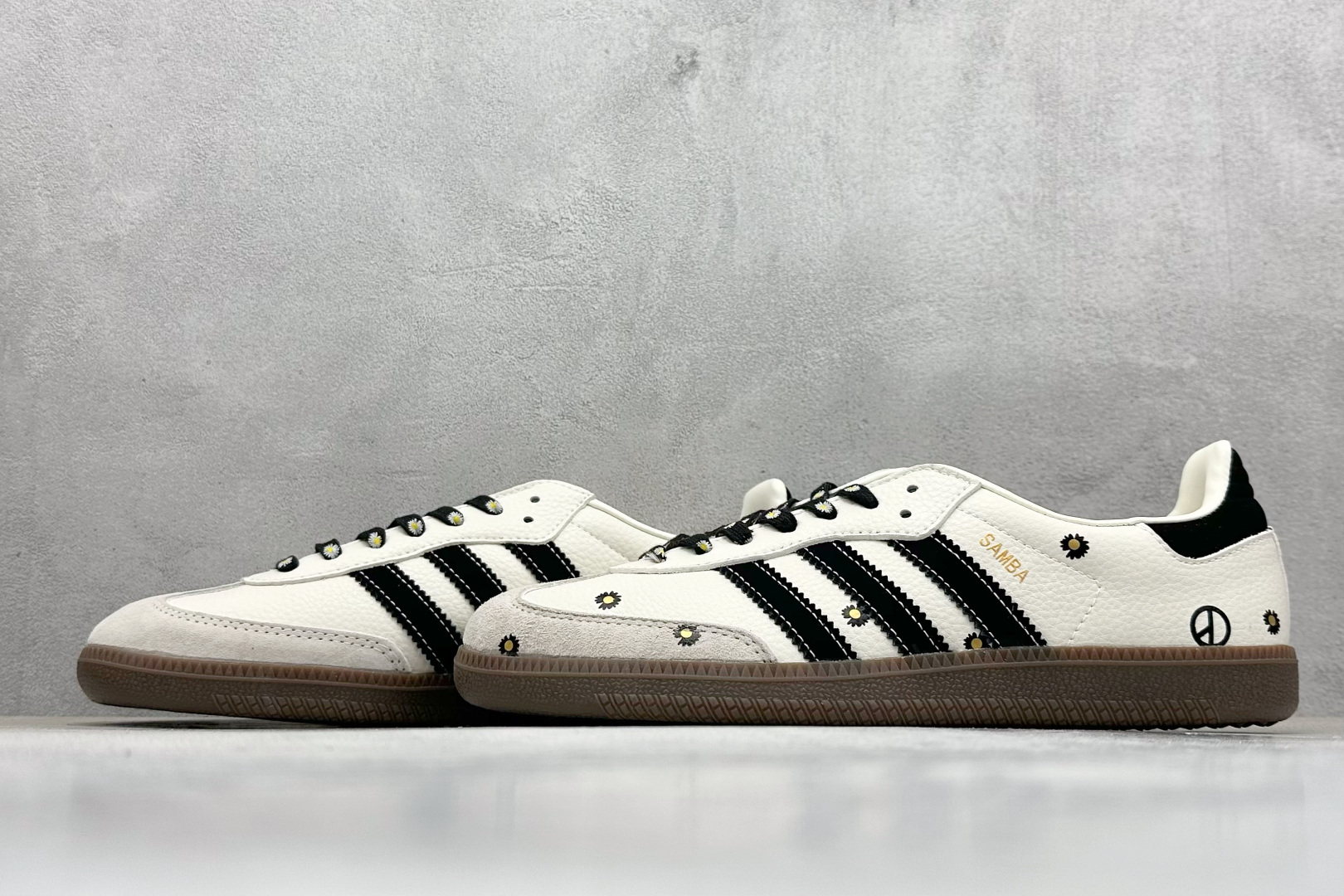 adidoriginals Samba 小雏菊 灰白黑 桑巴舞系列复古经典轻便板鞋 DX0005