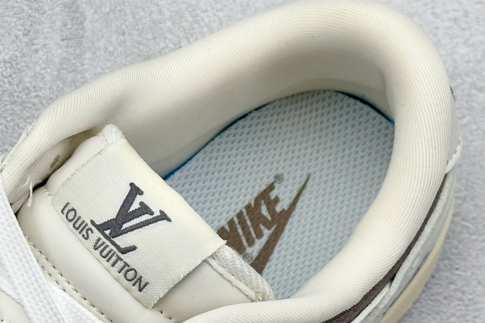 图片[8]-福利特价  Nk SB Dunk Low LV联名-牛仔拼接 周年高端定制 低帮休闲板鞋  #定制鞋盒 大厂纯原品质出货 超高清洁度 皮料切割干净无任何毛边 细节完美   货号：JH8310-956 尺码：36 36.5 37.5 38 38.5 39 40 40.5 41 42 42.5 43 44 44.5 45-选品中心