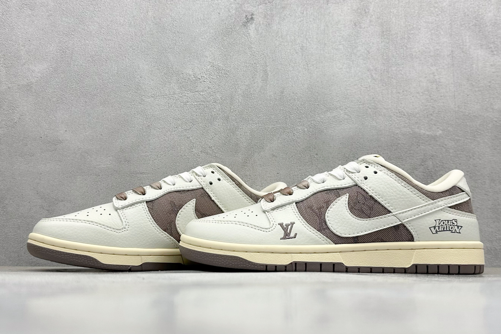 图片[5]-福利特价  Nk SB Dunk Low LV联名-牛仔拼接 周年高端定制 低帮休闲板鞋  #定制鞋盒 大厂纯原品质出货 超高清洁度 皮料切割干净无任何毛边 细节完美   货号：JH8310-956 尺码：36 36.5 37.5 38 38.5 39 40 40.5 41 42 42.5 43 44 44.5 45-选品中心