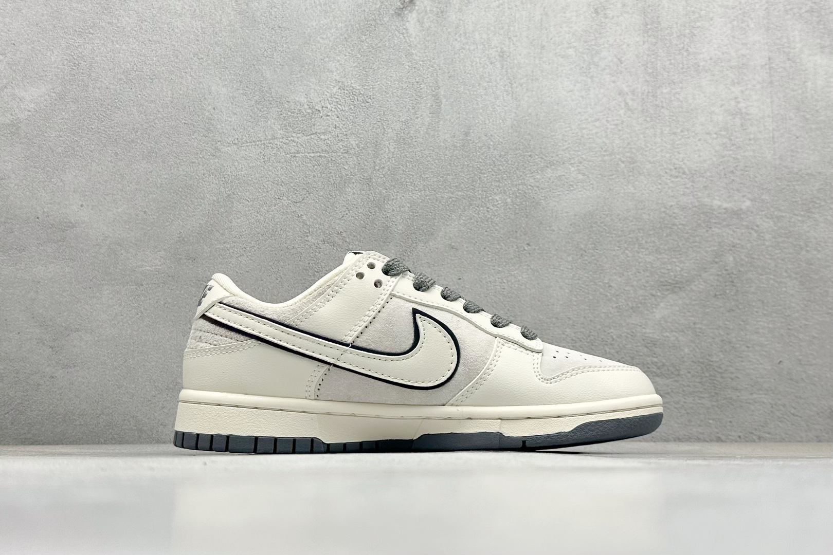 图片[2]-Nike SB Dunk Low x The North Face 白灰 纯原大厂出品 极力推荐 原装头层材料 独家版型蒸餾加工 帶來的是更好的视觉和脚感体验 大厂纯原品质出货 清洁度 电绣工艺 皮料切割干净无任何毛边 细节完美 货号：XX2025 326 尺码：36 36.5 37.5 38 38.5 39 40 40.5 41 42 42.5 43 44 44.5 45-选品中心