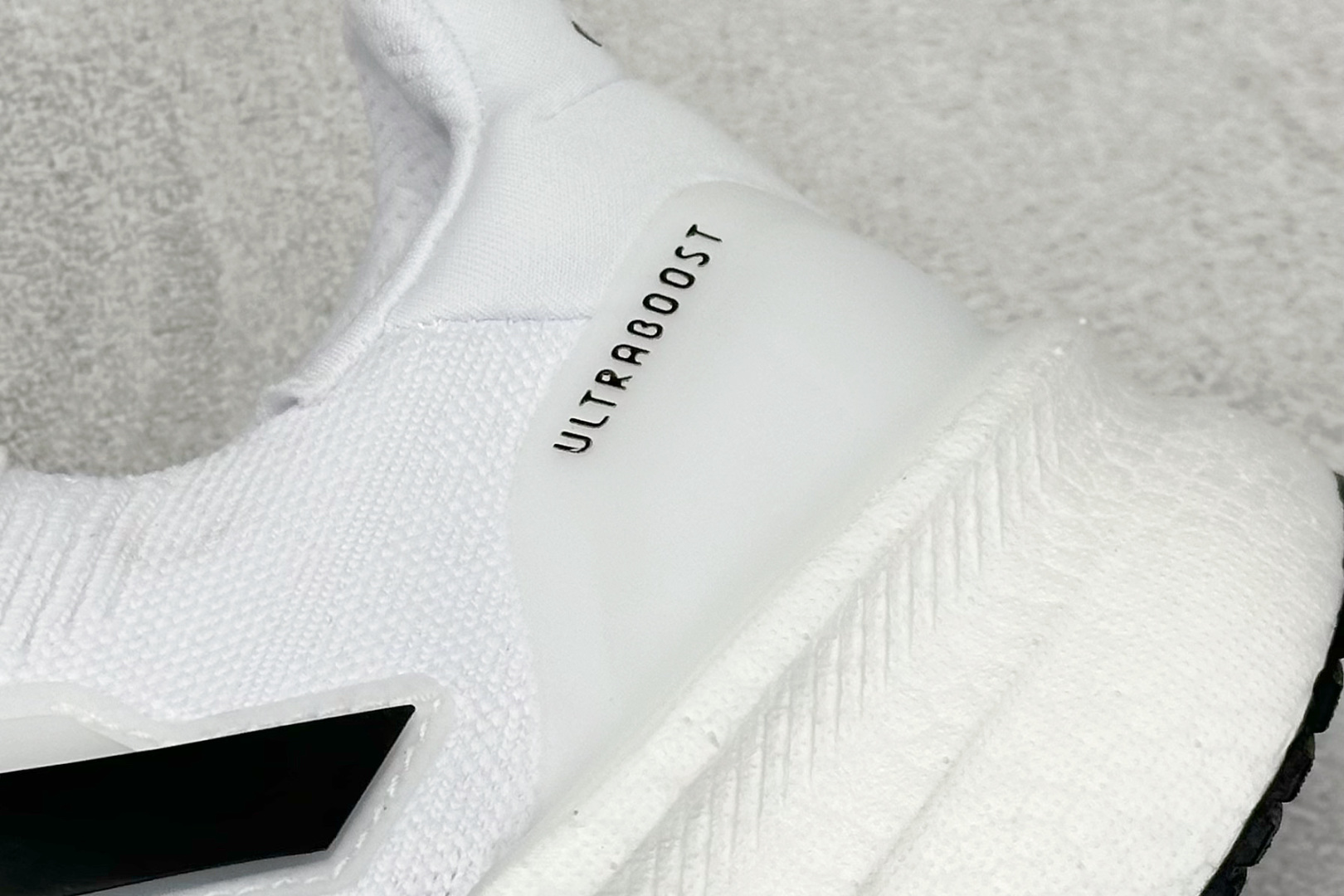 福利特价 
AD Ultraboost 5X 阿迪达斯新款休闲爆米花跑步鞋
货号：IH3103
尺码：