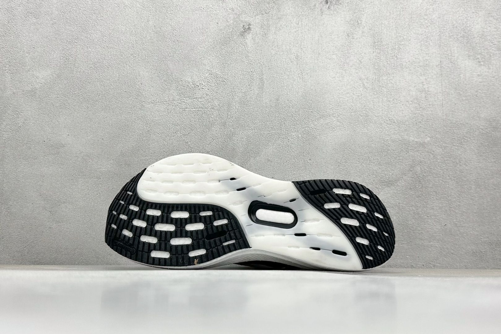 福利特价 
AD Ultraboost 5X 阿迪达斯新款休闲爆米花跑步鞋
货号：JH9633
尺码：