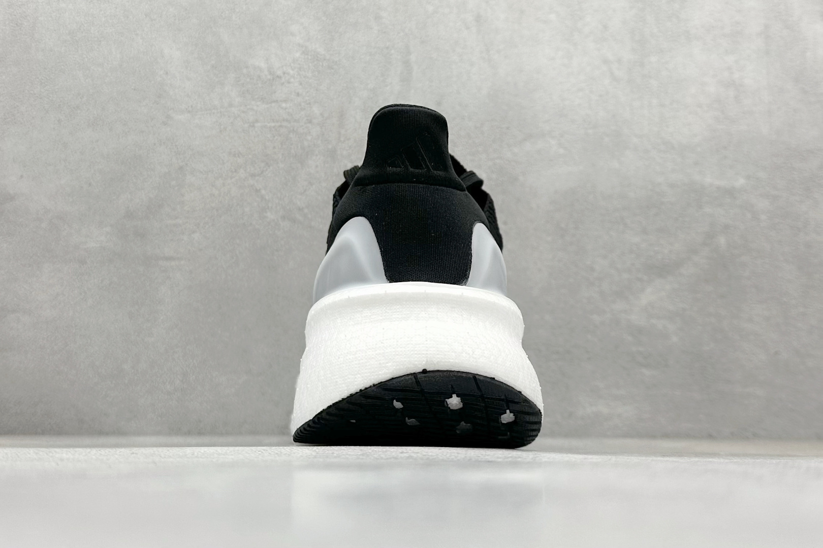 福利特价 
AD Ultraboost 5X 阿迪达斯新款休闲爆米花跑步鞋
货号：JH9633
尺码：