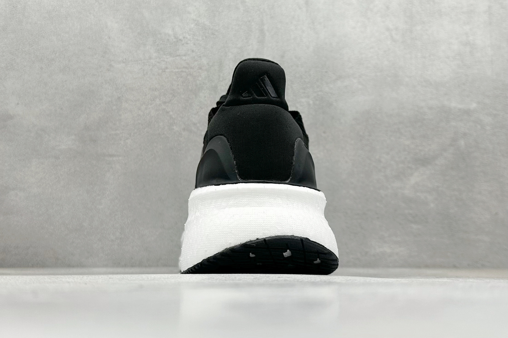 福利特价 
AD Ultraboost 5X 阿迪达斯新款休闲爆米花跑步鞋
货号：JH9633
尺码：