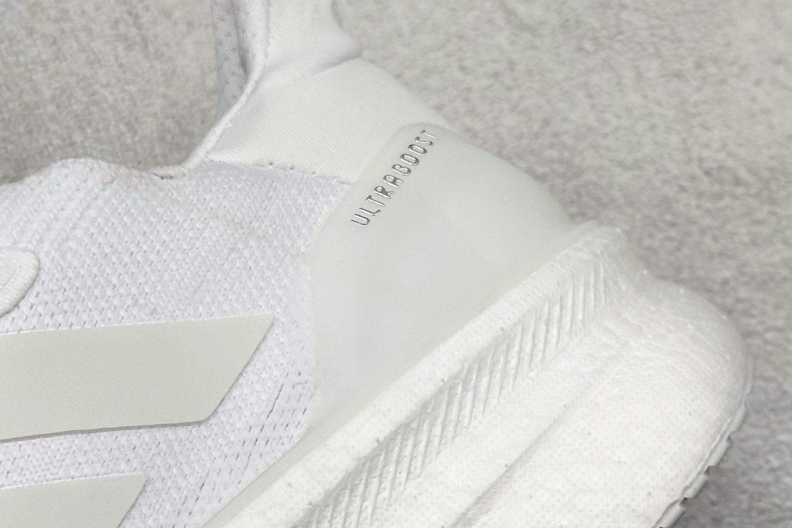 福利特价 
AD Ultraboost 5X 阿迪达斯新款休闲爆米花跑步鞋
货号：JH7252
尺码：