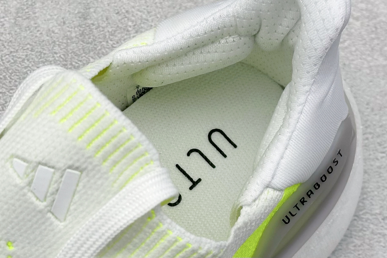 福利特价 
AD Ultraboost 5X 阿迪达斯新款休闲爆米花跑步鞋
货号：ID8819
尺码：