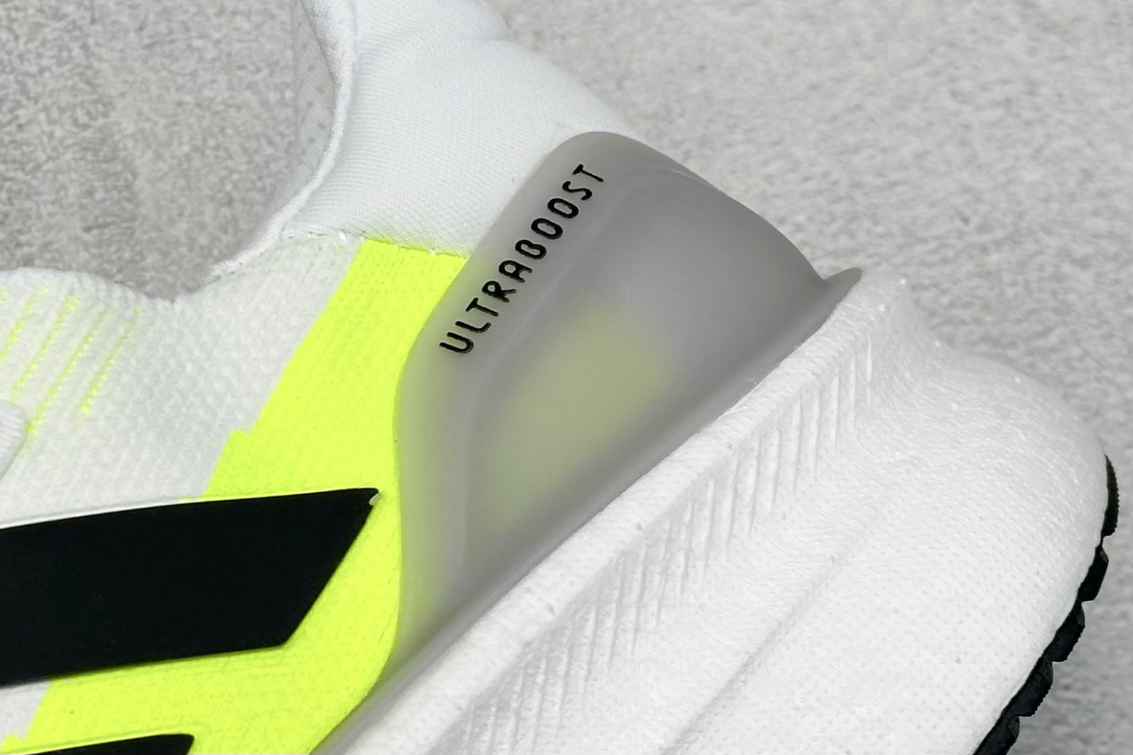 福利特价 
AD Ultraboost 5X 阿迪达斯新款休闲爆米花跑步鞋
货号：ID8819
尺码：