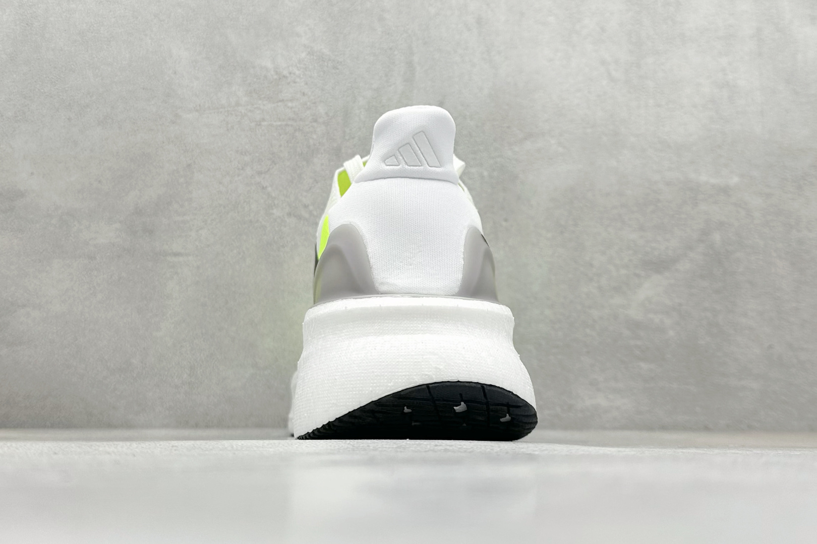 福利特价 
AD Ultraboost 5X 阿迪达斯新款休闲爆米花跑步鞋
货号：ID8819
尺码：