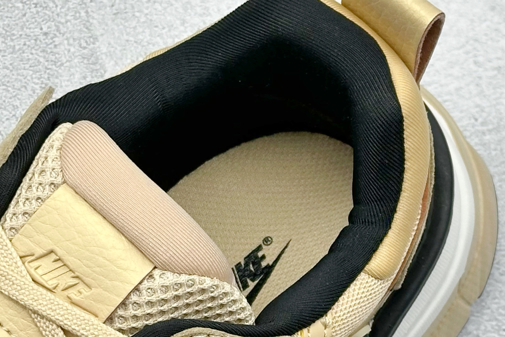 NIKE V2K Runtekk 黄白 减震防滑复古低帮跑步鞋 FN6703-200