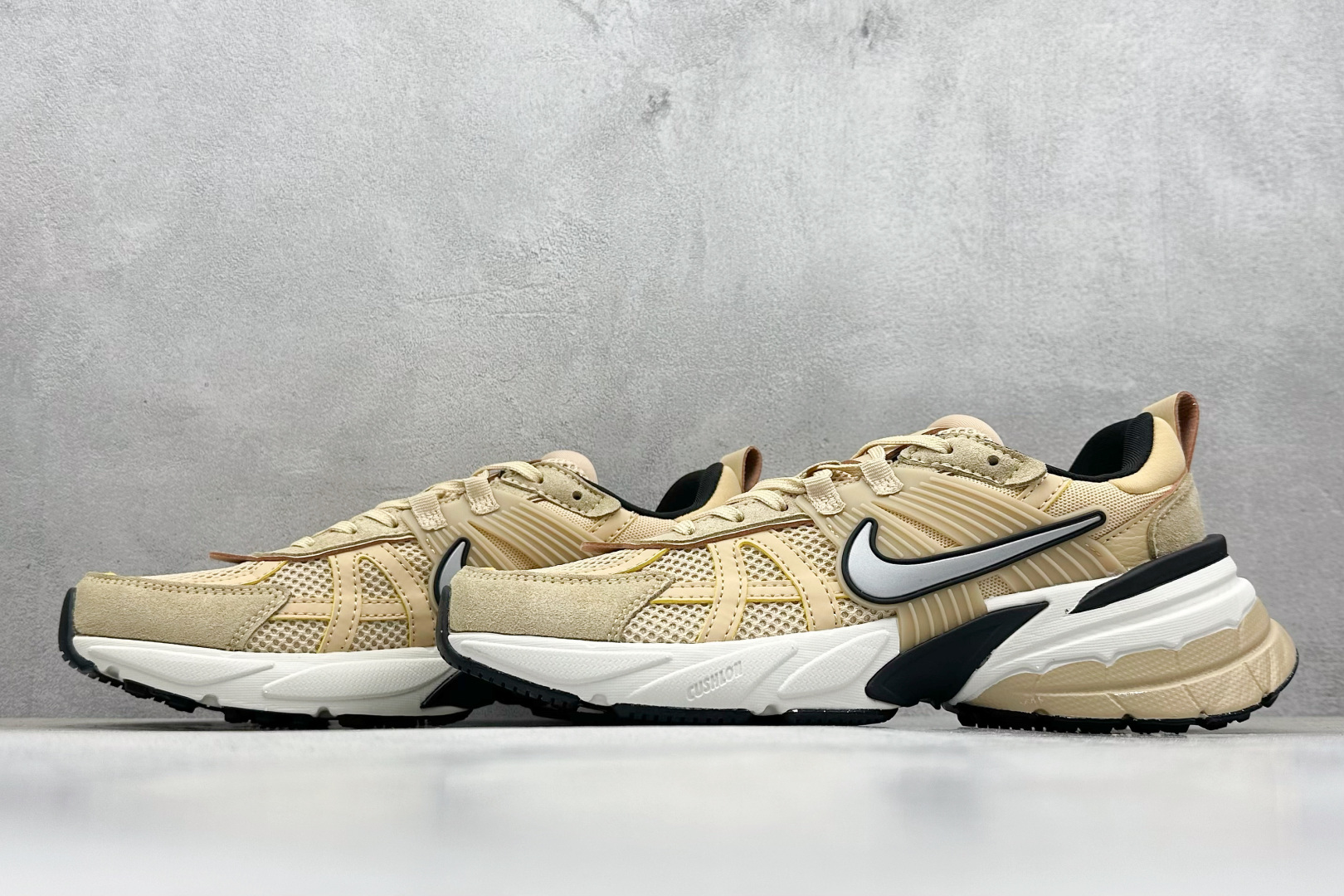 NIKE V2K Runtekk 黄白 减震防滑复古低帮跑步鞋 FN6703-200