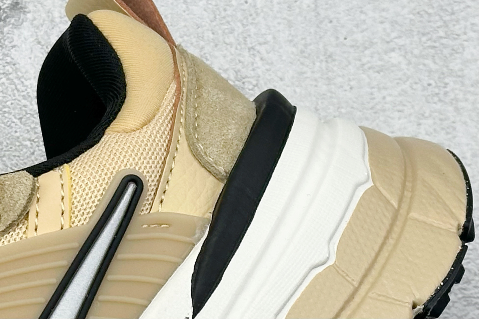 NIKE V2K Runtekk 黄白 减震防滑复古低帮跑步鞋 FN6703-200
