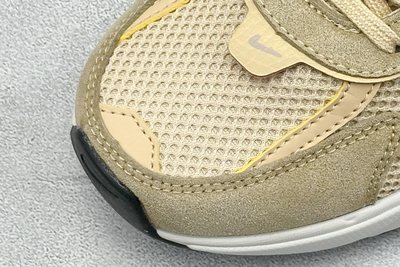 NIKE V2K Runtekk 黄白 减震防滑复古低帮跑步鞋 FN6703-200