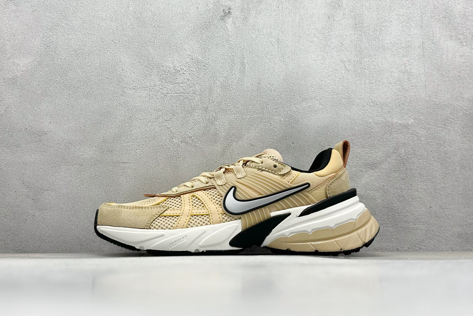 NIKE V2K Runtekk 黄白 减震防滑复古低帮跑步鞋 FN6703-200