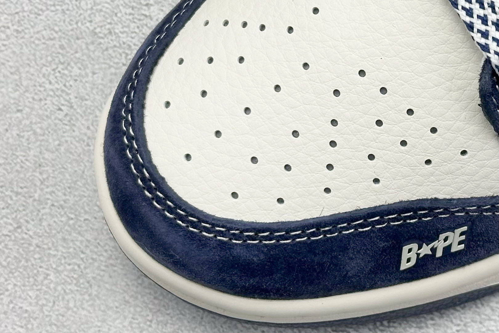 图片[7]-NIKE SB Dunk Low“ Bape联名——米黑灰” 周年高端定制 低帮休闲板鞋 定制鞋盒 大厂纯原品质出货 超高清洁度 皮料切割干净无任何毛边 细节完美 货号：XY1688-008 尺码：36 36.5 37.5 38 38.5 39 40 40.5 41 42 42.5 43 44 44.5 45-选品中心