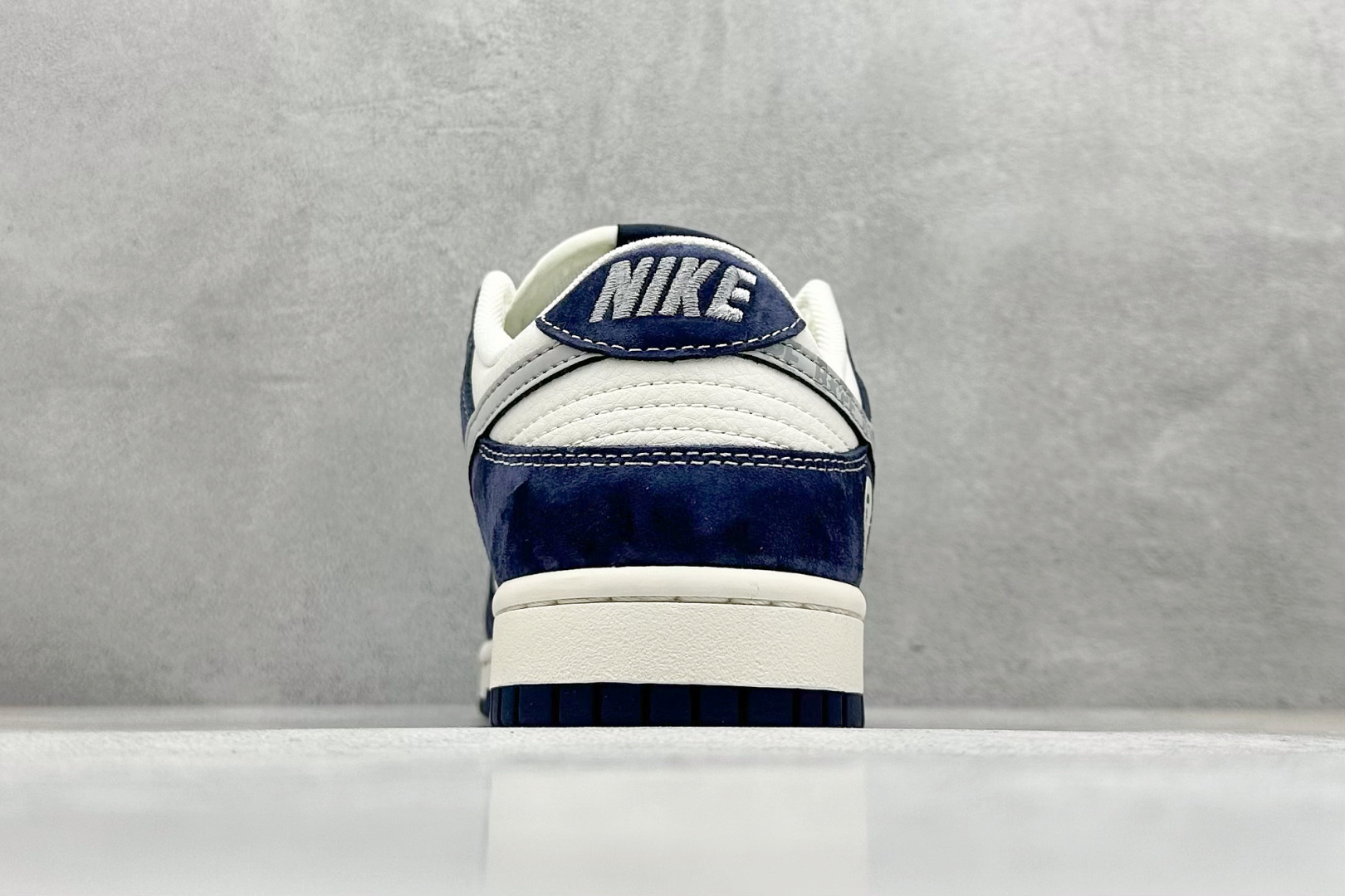图片[6]-NIKE SB Dunk Low“ Bape联名——米黑灰” 周年高端定制 低帮休闲板鞋 定制鞋盒 大厂纯原品质出货 超高清洁度 皮料切割干净无任何毛边 细节完美 货号：XY1688-008 尺码：36 36.5 37.5 38 38.5 39 40 40.5 41 42 42.5 43 44 44.5 45-选品中心