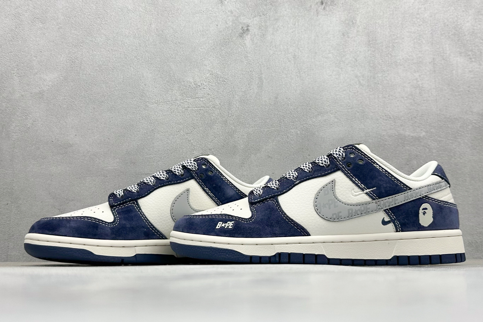 图片[5]-NIKE SB Dunk Low“ Bape联名——米黑灰” 周年高端定制 低帮休闲板鞋 定制鞋盒 大厂纯原品质出货 超高清洁度 皮料切割干净无任何毛边 细节完美 货号：XY1688-008 尺码：36 36.5 37.5 38 38.5 39 40 40.5 41 42 42.5 43 44 44.5 45-选品中心