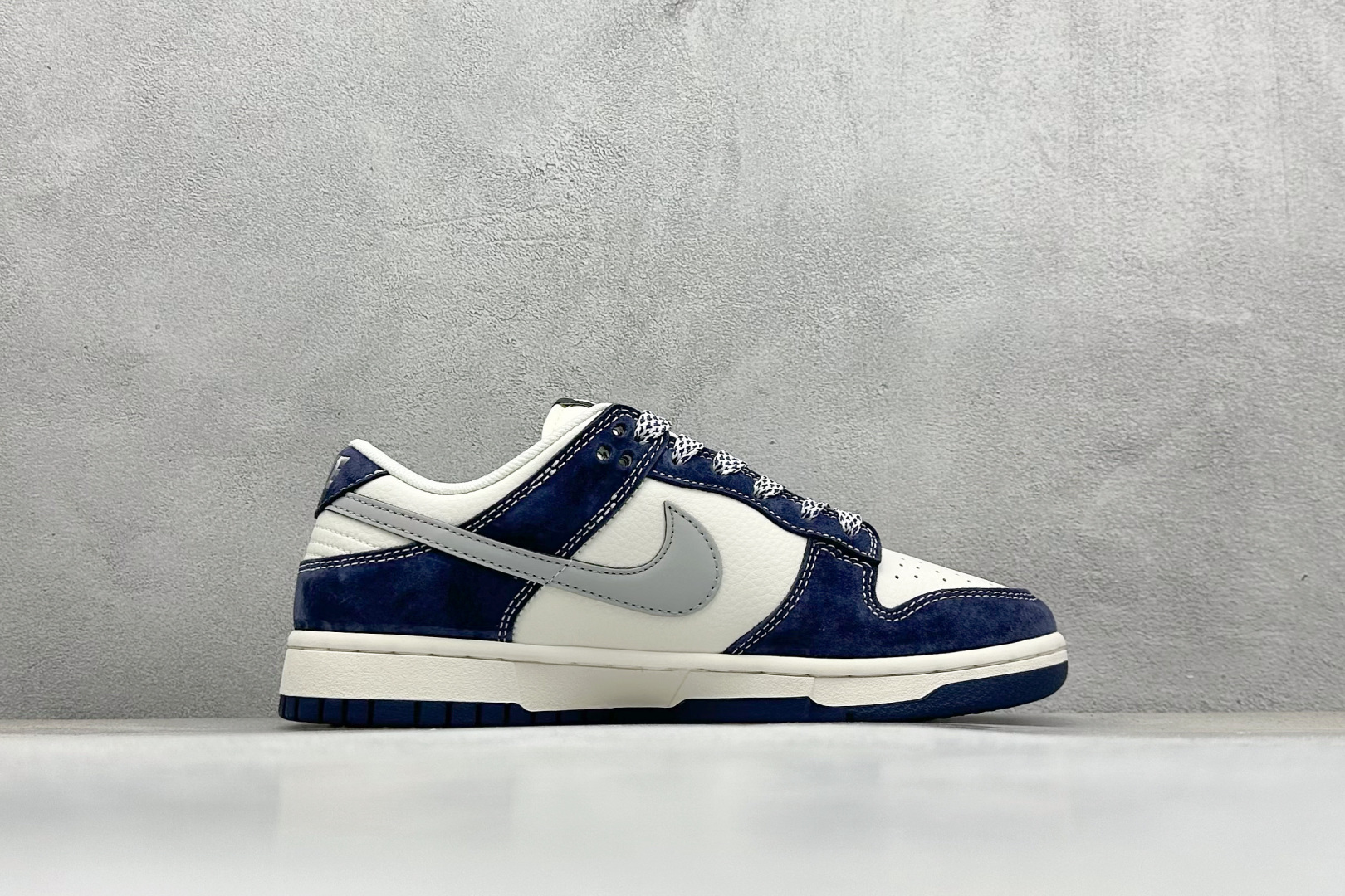 图片[2]-NIKE SB Dunk Low“ Bape联名——米黑灰” 周年高端定制 低帮休闲板鞋 定制鞋盒 大厂纯原品质出货 超高清洁度 皮料切割干净无任何毛边 细节完美 货号：XY1688-008 尺码：36 36.5 37.5 38 38.5 39 40 40.5 41 42 42.5 43 44 44.5 45-选品中心