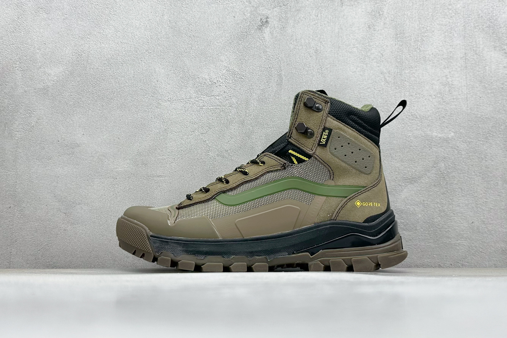 Vans UltraRange Exo Hi Gore-tex Mte-3 万斯经典百搭休闲高帮板鞋户外靴 实拍调校N版已经零色差零失真 百分百还原实物色彩所见即所得 不存在货不对板色差等低级问题 选购参考实物拍摄 不混卖不参货 只用心做好货 尺码：37-42-选品中心