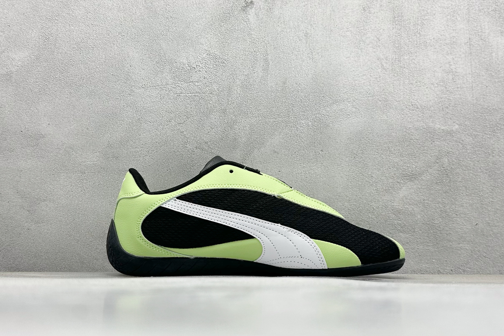 图片[2]-HY性价比Puma Speedcet OG 彪马低帮复古运动休闲赛车跑鞋 以趣味十足又前卫复古的设计引领潮流，将赛道精神融入街头时尚，开启前卫竞速之旅。融入经典配色，主打前卫复古风。鞋款的鞋侧以复古的流线造型，缀以经典Logo，巧妙吸睛；麂皮+网眼融合舒适鞋面，赋予了独特的个性美学，演绎赛车的无尽能量。 货号：402995-01 尺码：36-45-选品中心