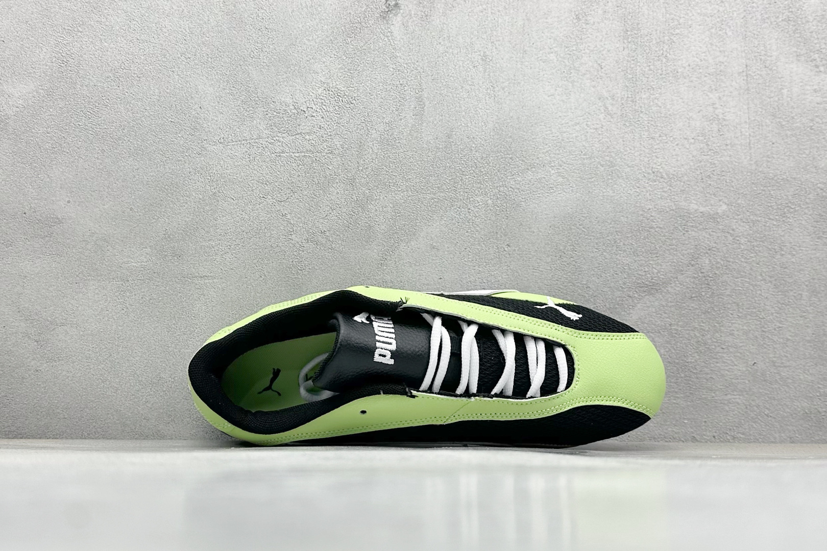 图片[3]-HY性价比Puma Speedcet OG 彪马低帮复古运动休闲赛车跑鞋 以趣味十足又前卫复古的设计引领潮流，将赛道精神融入街头时尚，开启前卫竞速之旅。融入经典配色，主打前卫复古风。鞋款的鞋侧以复古的流线造型，缀以经典Logo，巧妙吸睛；麂皮+网眼融合舒适鞋面，赋予了独特的个性美学，演绎赛车的无尽能量。 货号：402995-01 尺码：36-45-选品中心