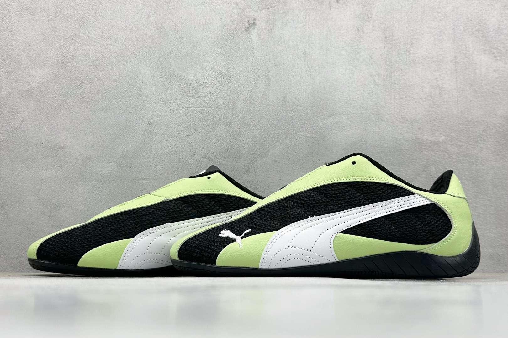 图片[5]-HY性价比Puma Speedcet OG 彪马低帮复古运动休闲赛车跑鞋 以趣味十足又前卫复古的设计引领潮流，将赛道精神融入街头时尚，开启前卫竞速之旅。融入经典配色，主打前卫复古风。鞋款的鞋侧以复古的流线造型，缀以经典Logo，巧妙吸睛；麂皮+网眼融合舒适鞋面，赋予了独特的个性美学，演绎赛车的无尽能量。 货号：402995-01 尺码：36-45-选品中心