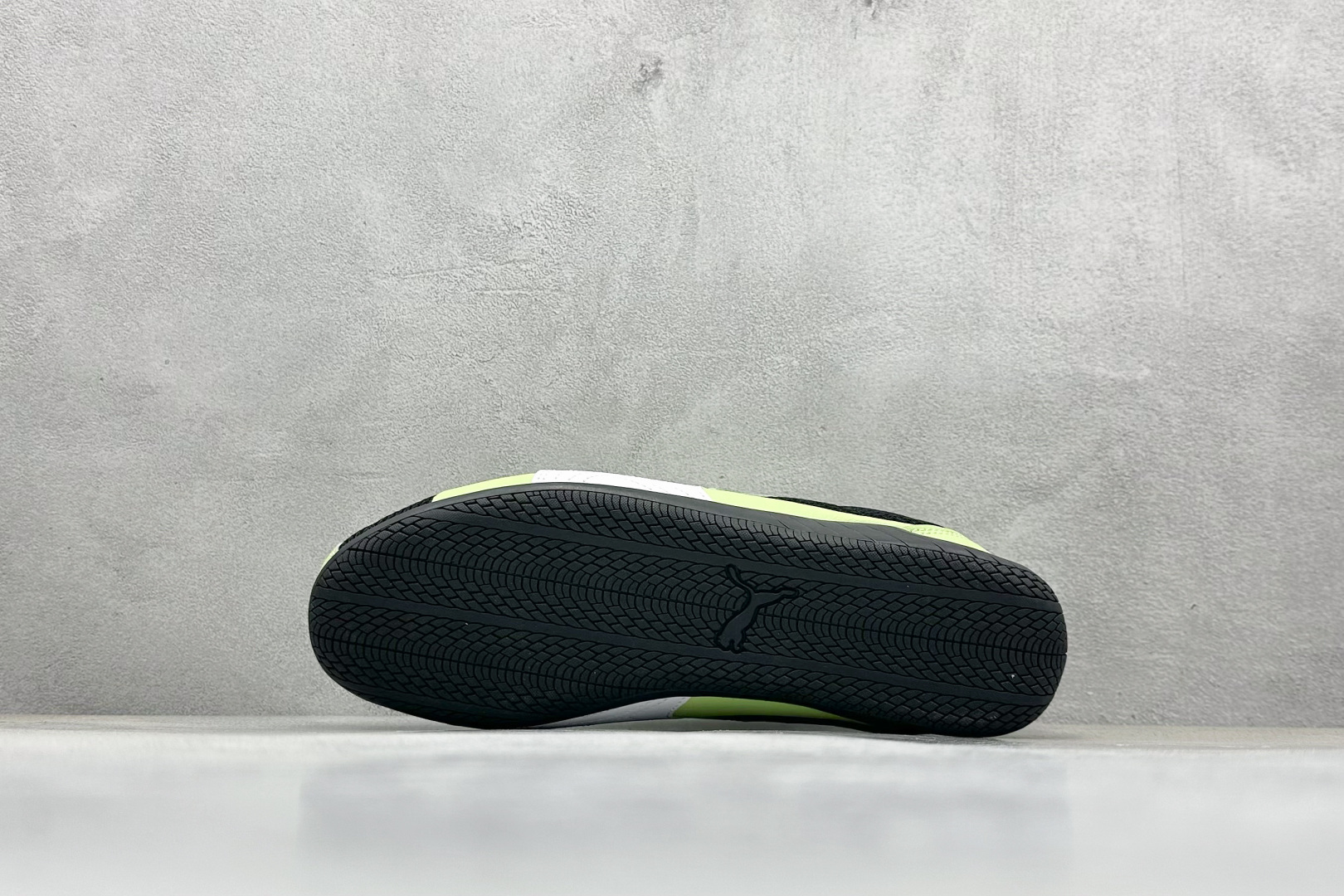 图片[4]-HY性价比Puma Speedcet OG 彪马低帮复古运动休闲赛车跑鞋 以趣味十足又前卫复古的设计引领潮流，将赛道精神融入街头时尚，开启前卫竞速之旅。融入经典配色，主打前卫复古风。鞋款的鞋侧以复古的流线造型，缀以经典Logo，巧妙吸睛；麂皮+网眼融合舒适鞋面，赋予了独特的个性美学，演绎赛车的无尽能量。 货号：402995-01 尺码：36-45-选品中心