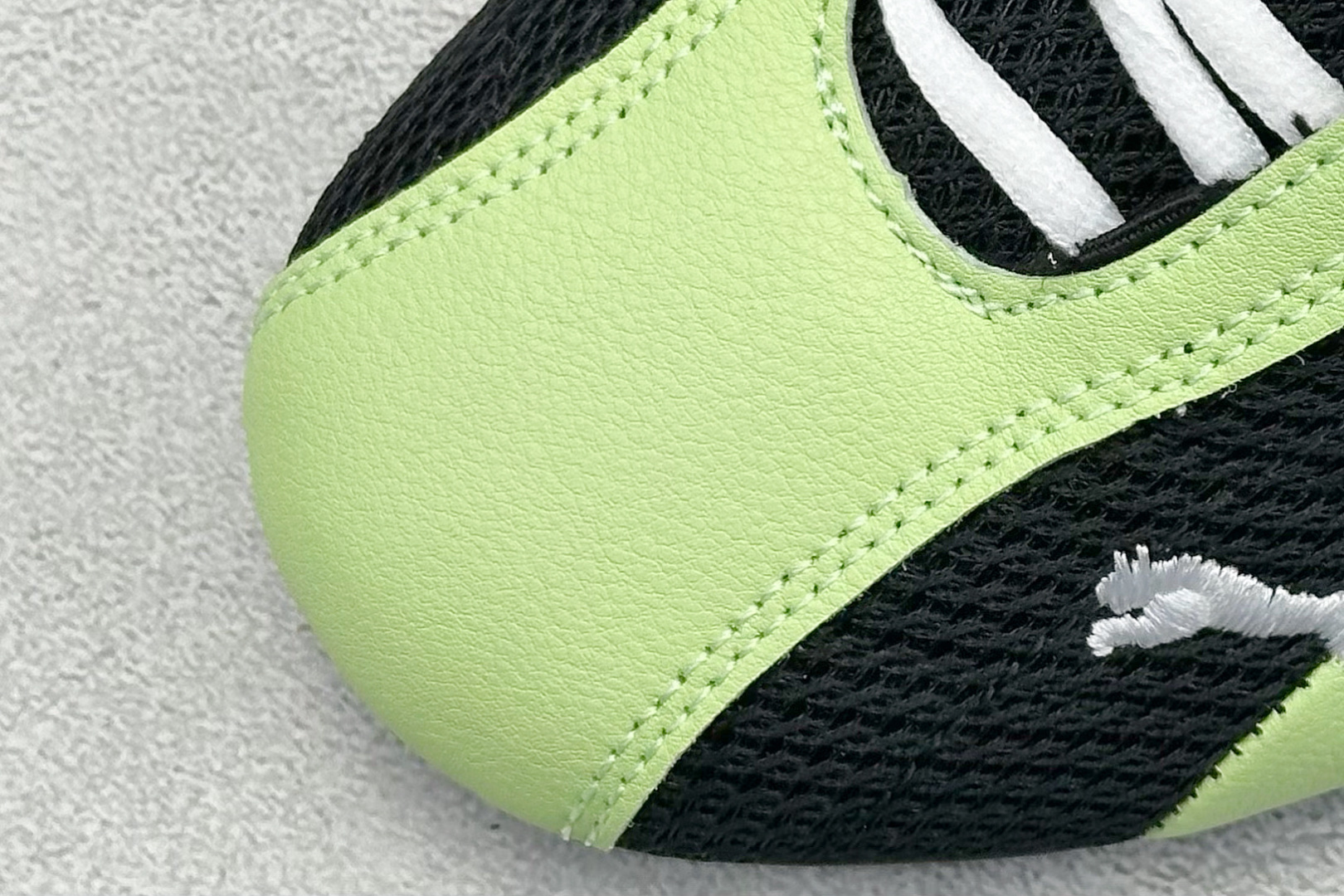 图片[7]-HY性价比Puma Speedcet OG 彪马低帮复古运动休闲赛车跑鞋 以趣味十足又前卫复古的设计引领潮流，将赛道精神融入街头时尚，开启前卫竞速之旅。融入经典配色，主打前卫复古风。鞋款的鞋侧以复古的流线造型，缀以经典Logo，巧妙吸睛；麂皮+网眼融合舒适鞋面，赋予了独特的个性美学，演绎赛车的无尽能量。 货号：402995-01 尺码：36-45-选品中心