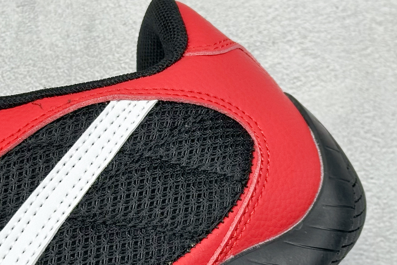 图片[9]-HY性价比Puma Speedcet OG 彪马低帮复古运动休闲赛车跑鞋 以趣味十足又前卫复古的设计引领潮流，将赛道精神融入街头时尚，开启前卫竞速之旅。融入经典配色，主打前卫复古风。鞋款的鞋侧以复古的流线造型，缀以经典Logo，巧妙吸睛；麂皮+网眼融合舒适鞋面，赋予了独特的个性美学，演绎赛车的无尽能量。 货号：402995-02 尺码：36-45-选品中心