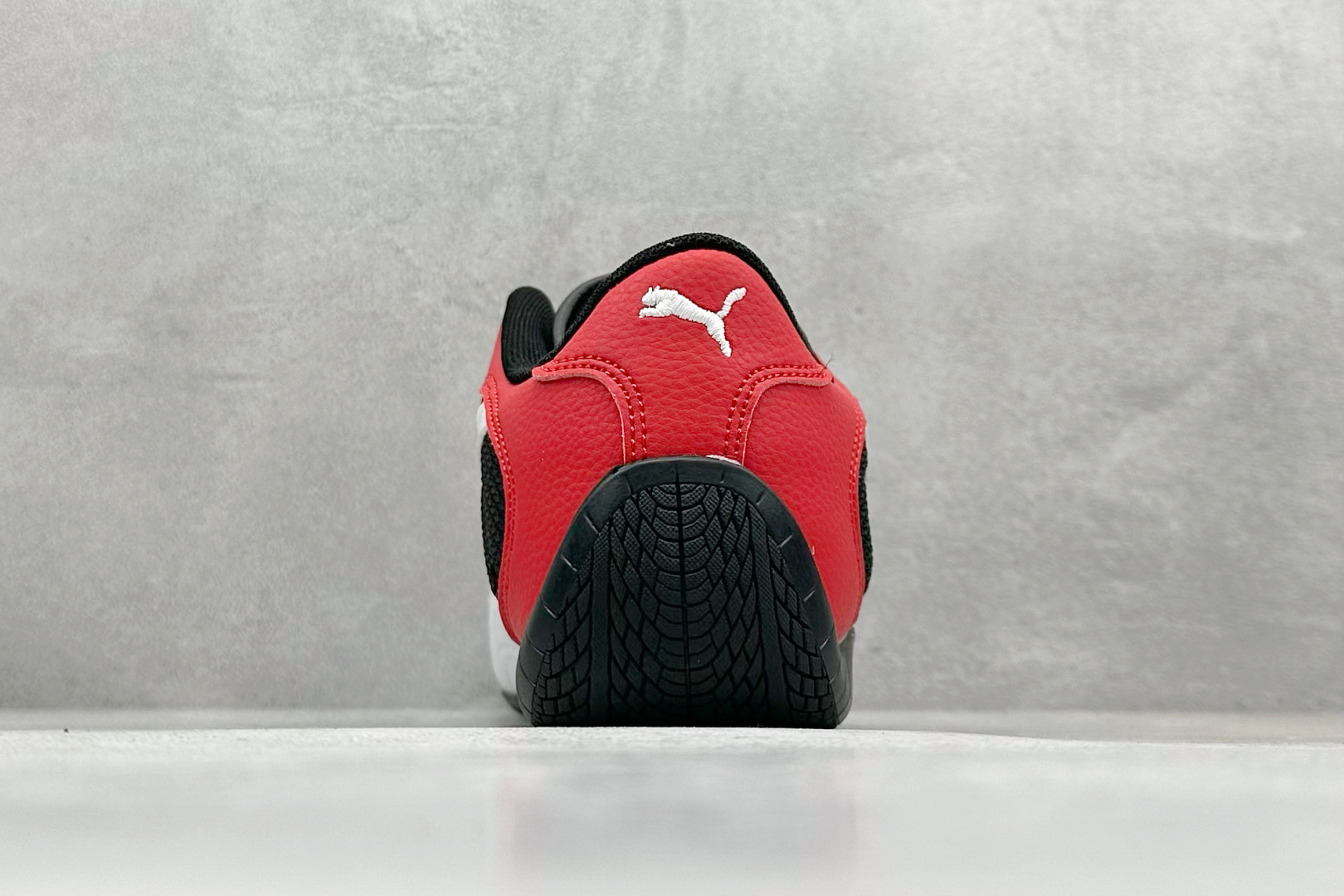 图片[6]-HY性价比Puma Speedcet OG 彪马低帮复古运动休闲赛车跑鞋 以趣味十足又前卫复古的设计引领潮流，将赛道精神融入街头时尚，开启前卫竞速之旅。融入经典配色，主打前卫复古风。鞋款的鞋侧以复古的流线造型，缀以经典Logo，巧妙吸睛；麂皮+网眼融合舒适鞋面，赋予了独特的个性美学，演绎赛车的无尽能量。 货号：402995-02 尺码：36-45-选品中心