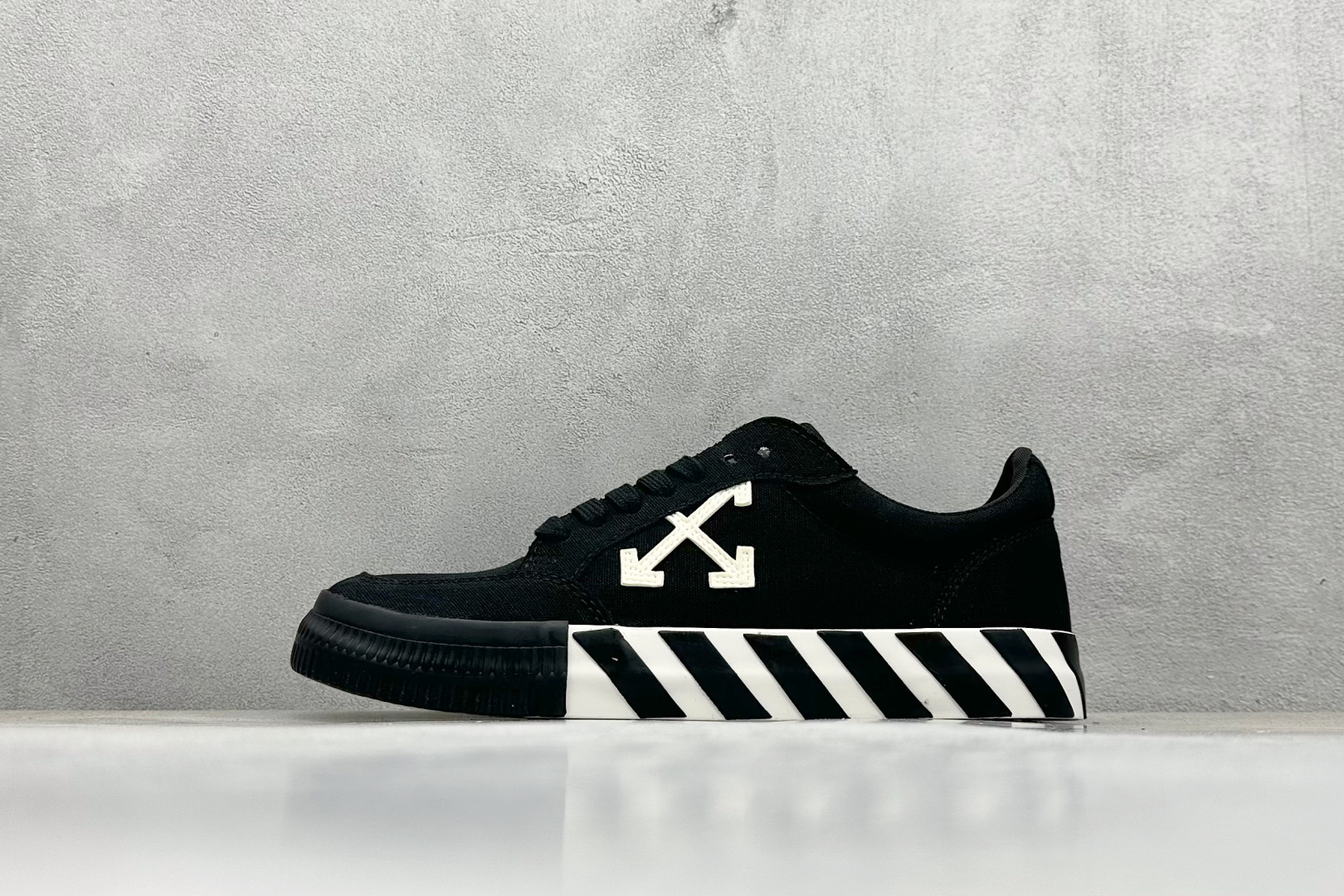 S版OFF-WHITE GYM SHOES LOVERS 舒适百搭防滑耐磨低帮帆布鞋  尺码：36 37 38 39 40 41 42 43 44 45 46 47-选品中心