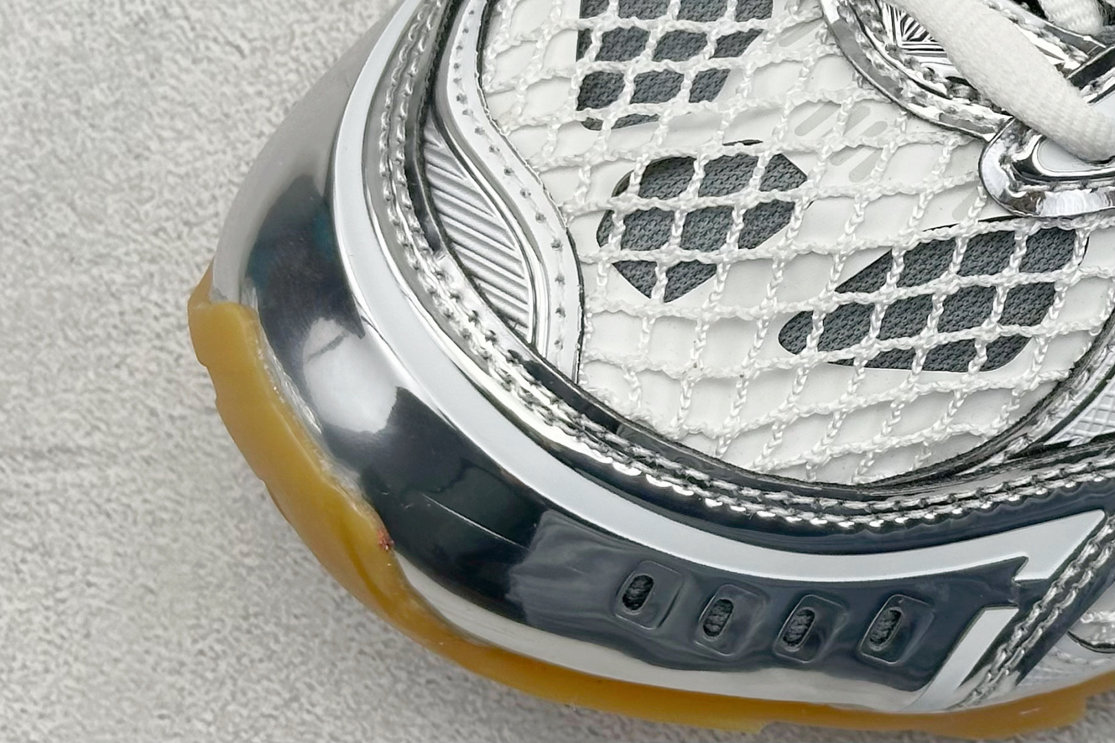 图片[7]-S版BOTTEGA VENETA Orbit Runner BV葆蝶家时尚休闲王一博同款老爹鞋运动鞋 原版开发 一比一打造 相似度百分之99以上 市场一梯队级别品质 区别市场任何标文顶级品质版本 采用轻质科技网布面料 搭配几何图案设计橡胶外底 王炸系列 高版本 认准套包工艺 实际增高很多哦 还是一样显腿细非常nice 耐玩耐造 对标对版 套包鞋工艺 认准高版本 大底选用拼色TPU大底 配置原版包装 尺码：36-47-选品中心