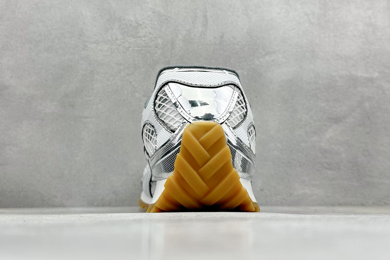 图片[6]-S版BOTTEGA VENETA Orbit Runner BV葆蝶家时尚休闲王一博同款老爹鞋运动鞋 原版开发 一比一打造 相似度百分之99以上 市场一梯队级别品质 区别市场任何标文顶级品质版本 采用轻质科技网布面料 搭配几何图案设计橡胶外底 王炸系列 高版本 认准套包工艺 实际增高很多哦 还是一样显腿细非常nice 耐玩耐造 对标对版 套包鞋工艺 认准高版本 大底选用拼色TPU大底 配置原版包装 尺码：36-47-选品中心