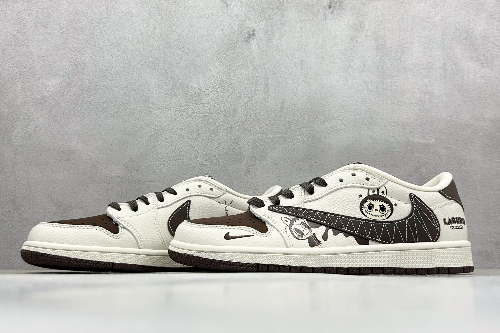 XC版Travis Scott x Fragment Design x Air Jordan 1 Low SP AJ1 乔1 米粽拉布布 低帮文化休闲板鞋 XS2025-051