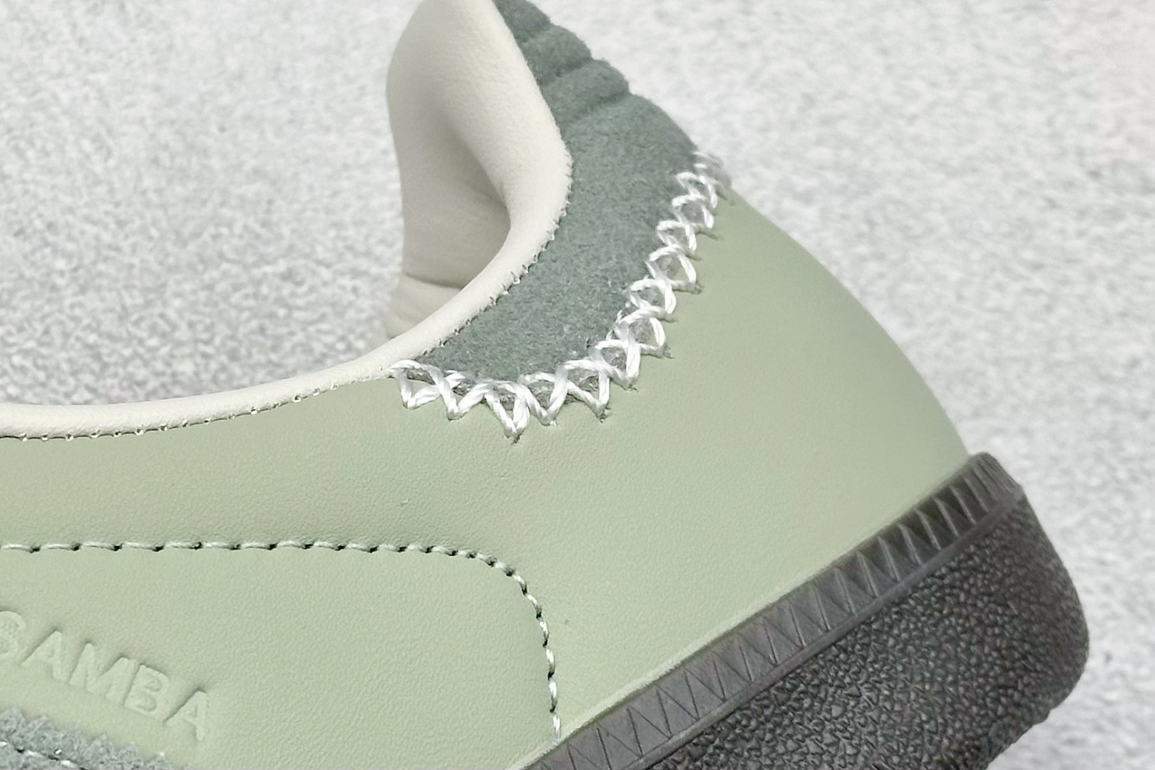 图片[9]-YH长青福利  AD Original Samba OG 复古经典轻便板鞋 带有装饰的超锁缝制和无缝的手感 柔软、柔软的皮革造型和标志性的3条纹完成了精致的外观 正规合身鞋带 鞋面上有绒面鞋垫 橡胶鞋底 享受正畸套筒软感 自50年代首次亮相以来就一直在赢得粉丝的青睐！ 货号：IE0967-选品中心