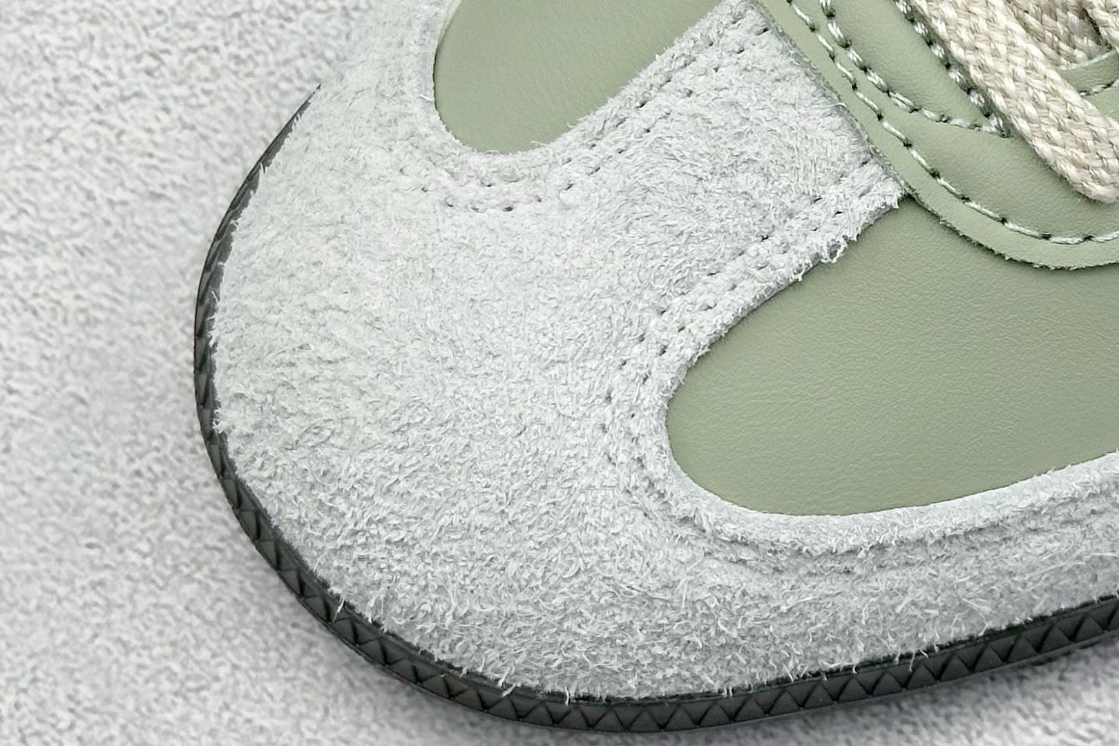 图片[7]-YH长青福利  AD Original Samba OG 复古经典轻便板鞋 带有装饰的超锁缝制和无缝的手感 柔软、柔软的皮革造型和标志性的3条纹完成了精致的外观 正规合身鞋带 鞋面上有绒面鞋垫 橡胶鞋底 享受正畸套筒软感 自50年代首次亮相以来就一直在赢得粉丝的青睐！ 货号：IE0967-选品中心