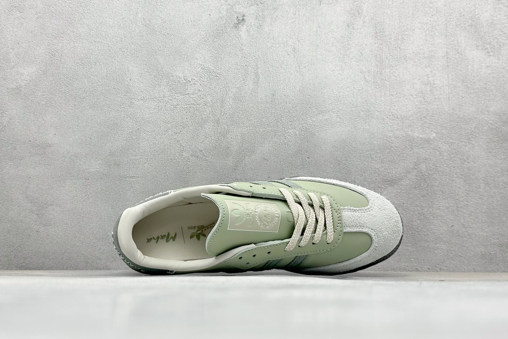 图片[3]-YH长青福利  AD Original Samba OG 复古经典轻便板鞋 带有装饰的超锁缝制和无缝的手感 柔软、柔软的皮革造型和标志性的3条纹完成了精致的外观 正规合身鞋带 鞋面上有绒面鞋垫 橡胶鞋底 享受正畸套筒软感 自50年代首次亮相以来就一直在赢得粉丝的青睐！ 货号：IE0967-选品中心