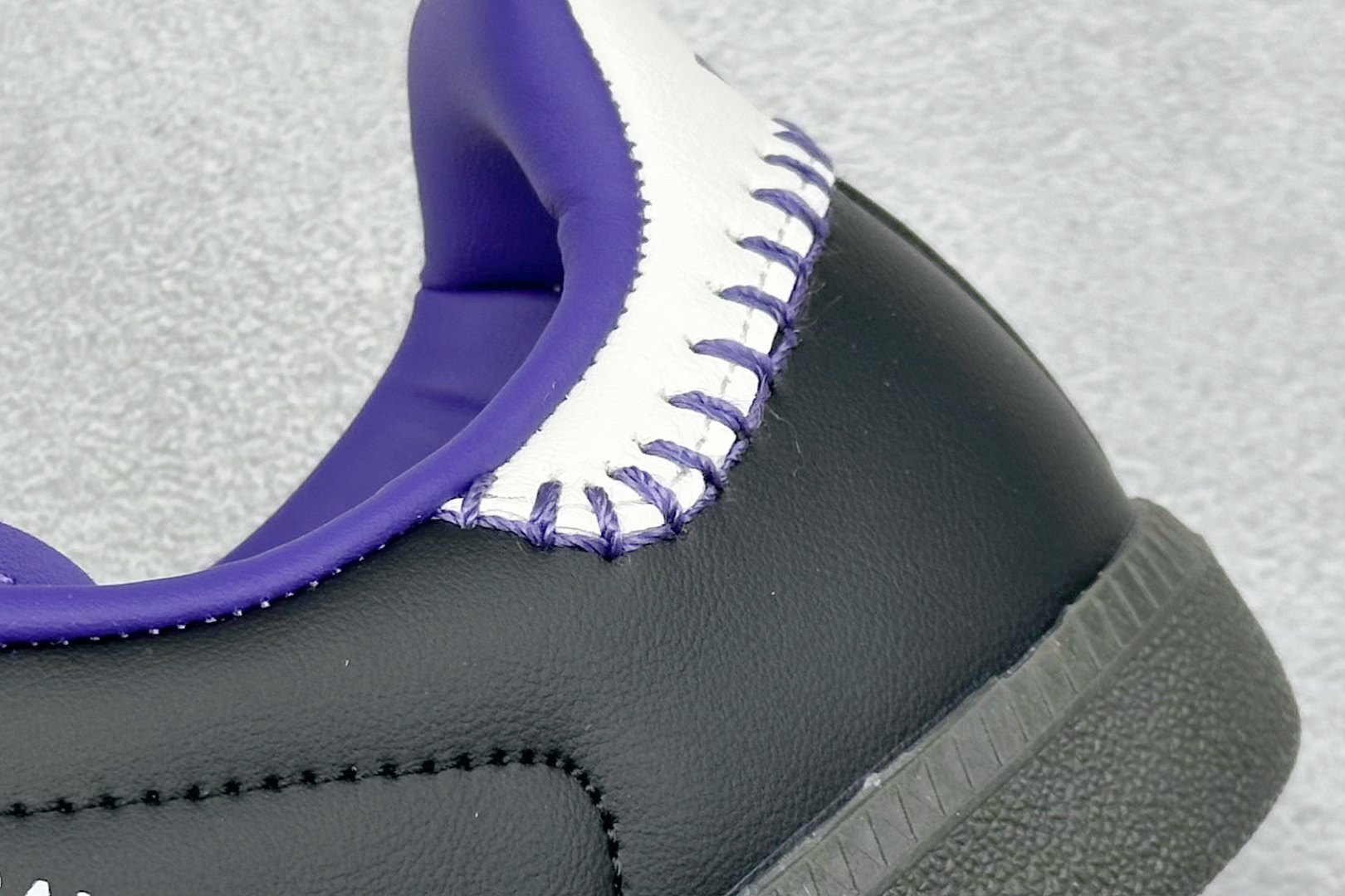 图片[9]-YH长青福利  AD Original Samba OG 复古经典轻便板鞋 带有装饰的超锁缝制和无缝的手感 柔软、柔软的皮革造型和标志性的3条纹完成了精致的外观 正规合身鞋带 鞋面上有绒面鞋垫 橡胶鞋底 享受正畸套筒软感 自50年代首次亮相以来就一直在赢得粉丝的青睐！ 货号：JI3935-选品中心