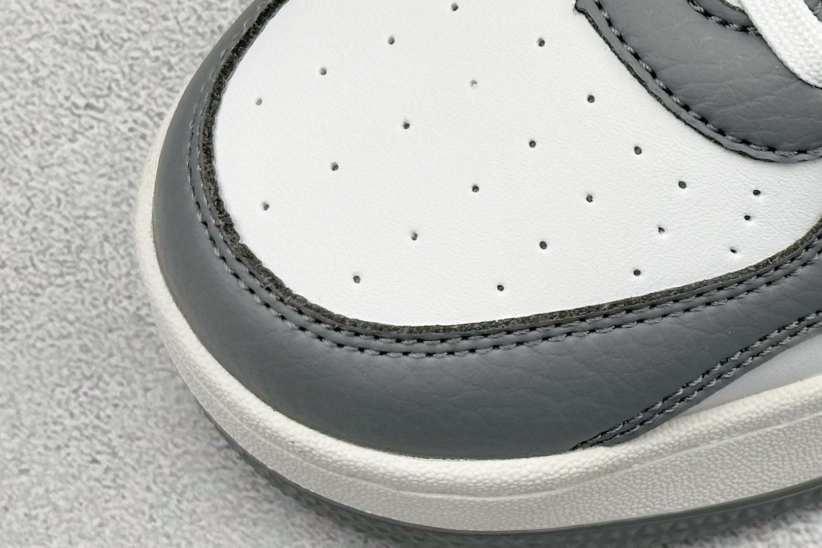 图片[7]-Alo Yoga Recovery Mode 人气单品 舒适简约防滑耐磨低帮休闲板鞋  #Alo Yoga于2007年创立于洛杉矶，意在传播有意识的运动，同时激发人们的健康意识与创造力。品牌的核心理念在于制作能够带来完美体验的瑜伽服饰与功能性单品，让有意识的运动融入并改变生活。  尺码：35-45-选品中心