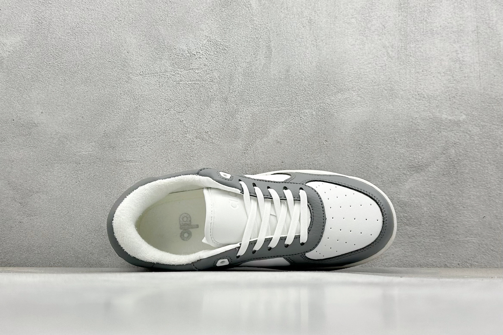 图片[3]-Alo Yoga Recovery Mode 人气单品 舒适简约防滑耐磨低帮休闲板鞋  #Alo Yoga于2007年创立于洛杉矶，意在传播有意识的运动，同时激发人们的健康意识与创造力。品牌的核心理念在于制作能够带来完美体验的瑜伽服饰与功能性单品，让有意识的运动融入并改变生活。  尺码：35-45-选品中心